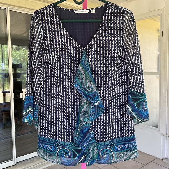 Isaac Mizrahi Women’s Buttoned Down Ruffle Accent Blouse szXS - Picture 5 of 11